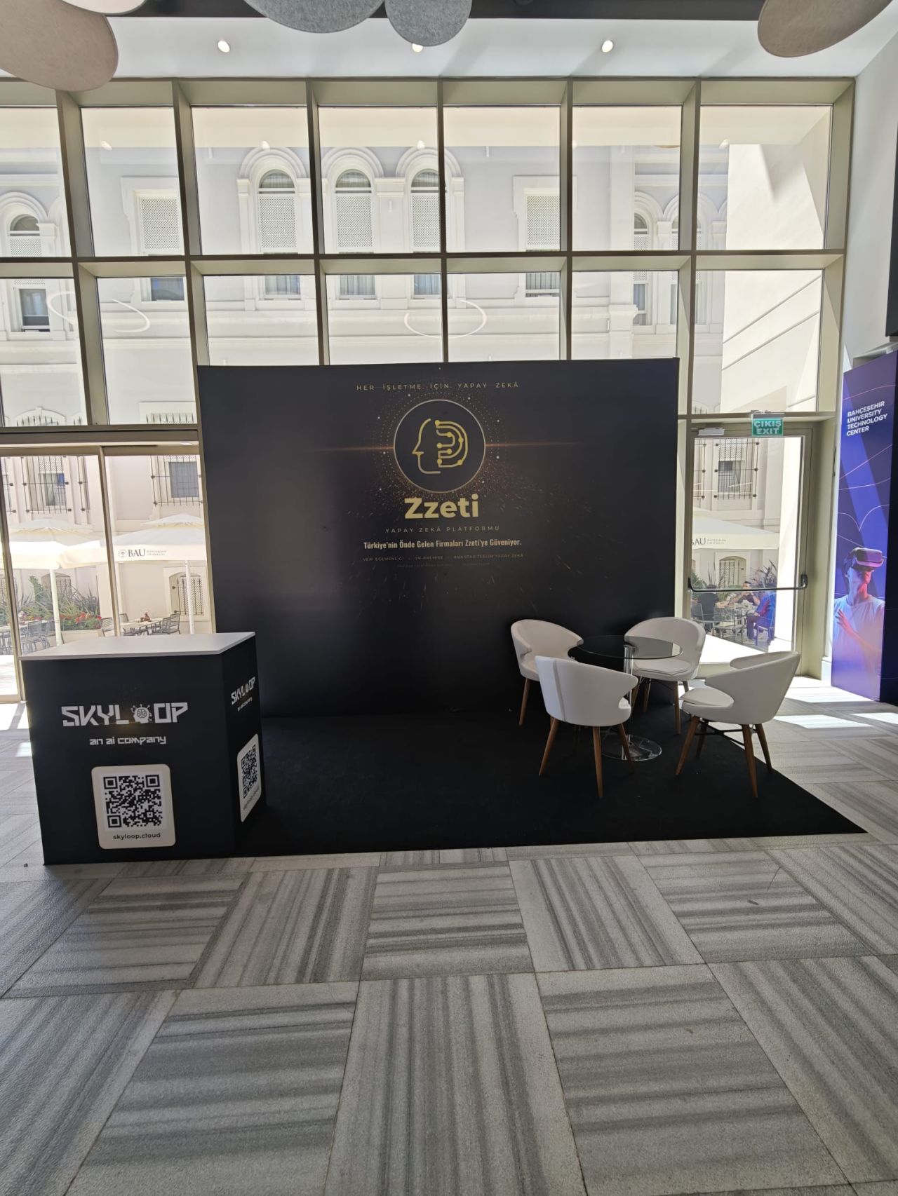 Skyloop × Zzeti Booth